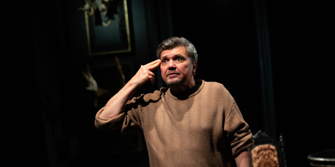 Вона жила в Парижі